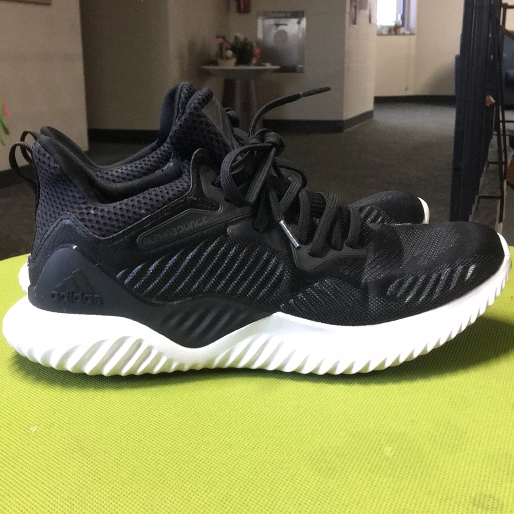 Adidas Alphabounce shoes Size 9